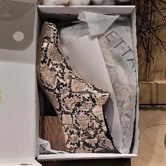 NWOT Eettaro Womens Chelsea Snakeskin Print Block-Heel Ankle Boots (Size 10M) - Picture 2 of 7